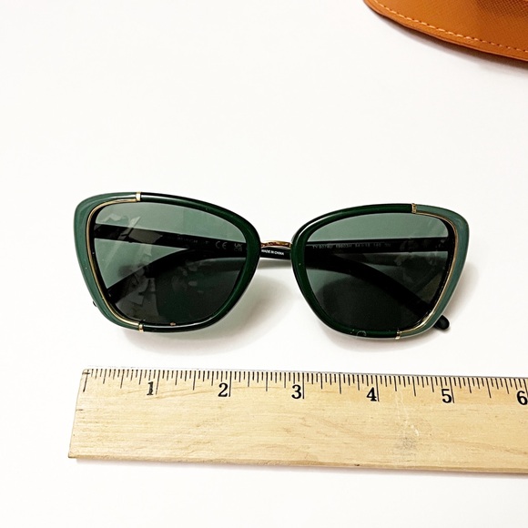NEW🌟 TORY BURCH • SUNGLASSES + Case - Picture 9 of 10